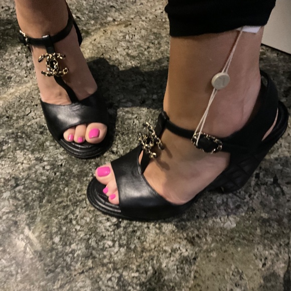 CHANEL QUILTED HEEL WEDGES !! - Picture 4 of 15